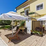 Nino-2 By Interhome Διαμέρισμα Πόρετς